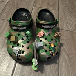 Minecraft Crocs - Brand New, Never Worn Minecraft x Crocs Classic Clog - Green / Multicolor | Journeys main image 2