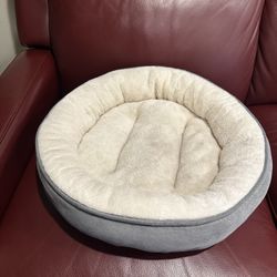 Dog & Cat Bed, Calming Anti-Anxiety Pet Bed for Small Dogs, Very Fluffy 18”