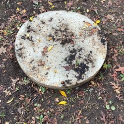 Cesspool Concrete Lid 30” Diameter 