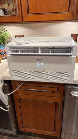 Air conditioner 115$firm cash only new condition clean 21by13inches very cold
