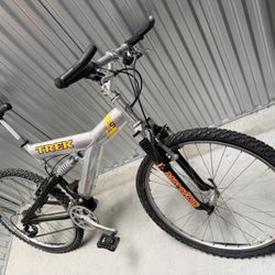 Trek Y5 (looking to get some cash) vintage full-suspension mountain bike from the late 1990s