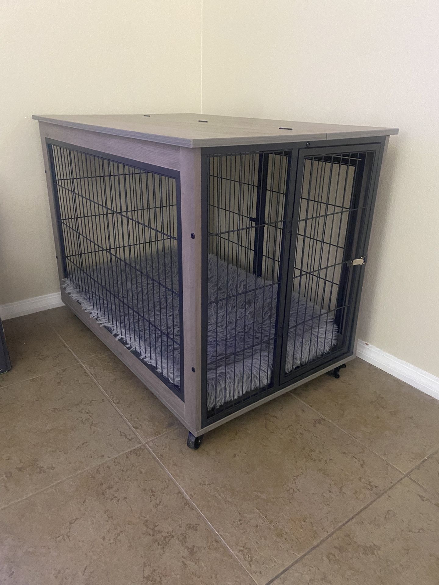 Large Dog kennel with wheels, Grey