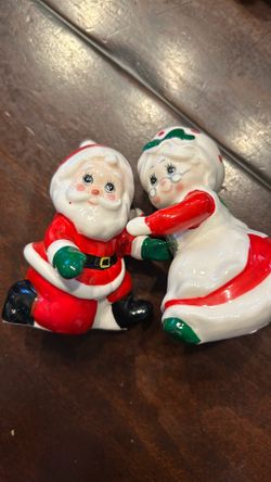 Lefton Salt And pepper shakers 