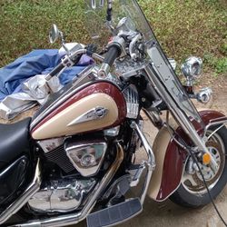 1998 Suzuki Intruder 1500 Cruiser.