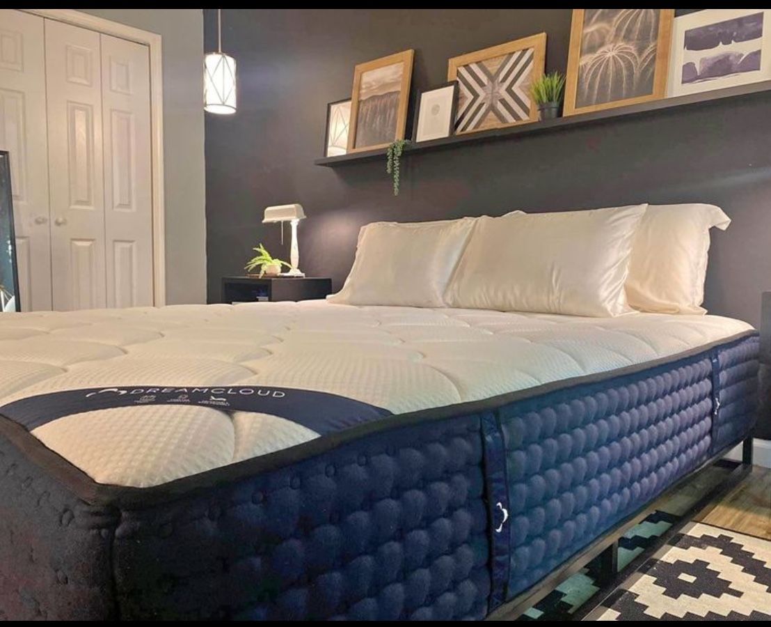 Almost New King Dreamcloud Mattress 70 % Off