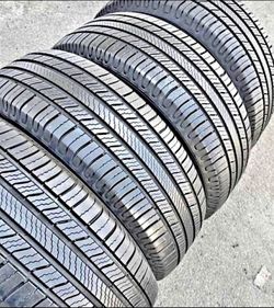 225/65/17 Michelin vendo un set de llantas usadas excelente condiciones de vida las 4 ✅🤩I am selling a set of used tires, all 4 in excellent living c