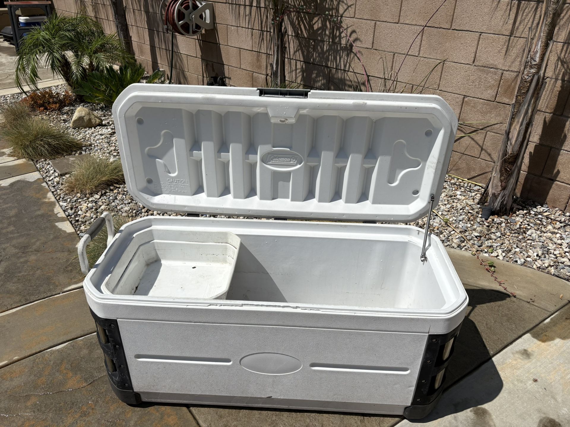 Coleman Cooler 200QT marine white tri
