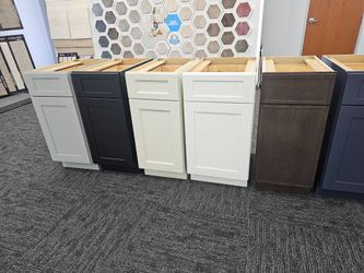 SHAKER KITCHEN CABINETS STOCK IN ROUND ROCK