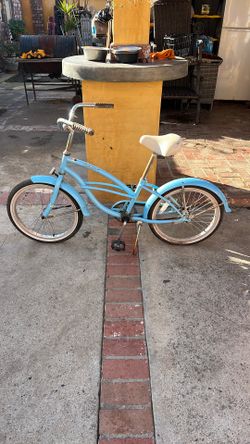 This is a Firmstrong 20" Urban Girl's Single Speed Beach Cruiser Bicycle in Baby Blu