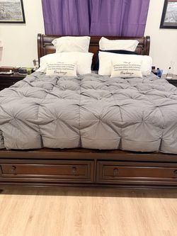 King Size Bedroom Set/ 2 Nightstands/Dresser with Mirror