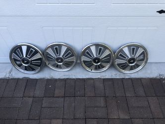 Mustang hubcaps