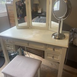 White Vanity Desk With Mirror