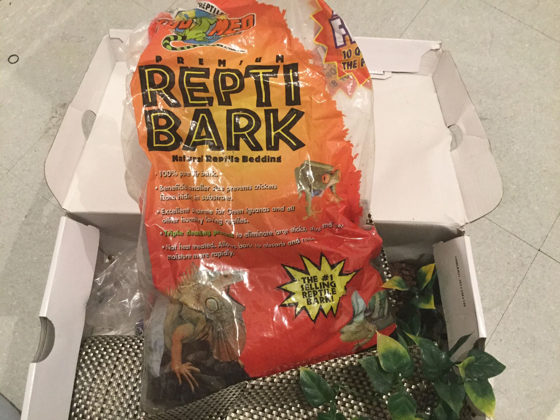 Reptile Tank and Accessories