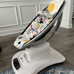 4moms MamaRoo Multi-Motion Baby Swing, Bluetooth Enabled with 5 Unique Motions