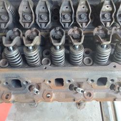 351 W Cylinder Heads 5.8 L