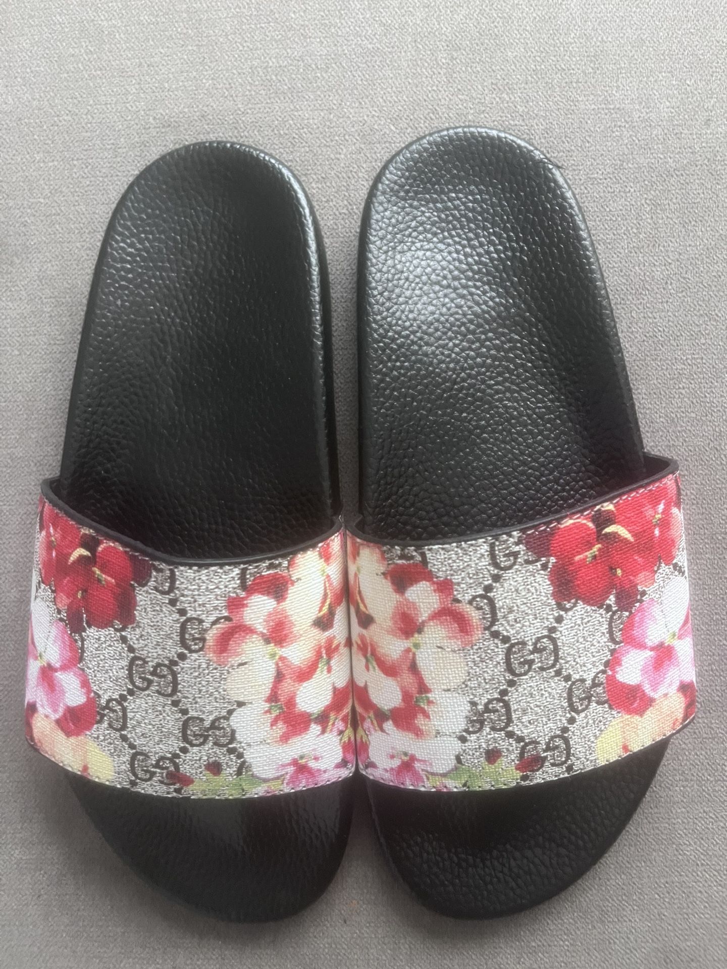 women’s gucci slides