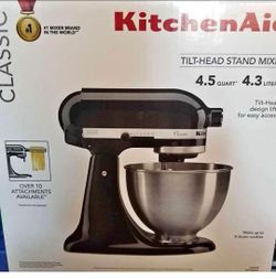 Kitchen Aid classic 4.5 qt stand mixer
