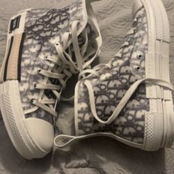 DIOR B23 size 41 run a little big fit like a 8.5