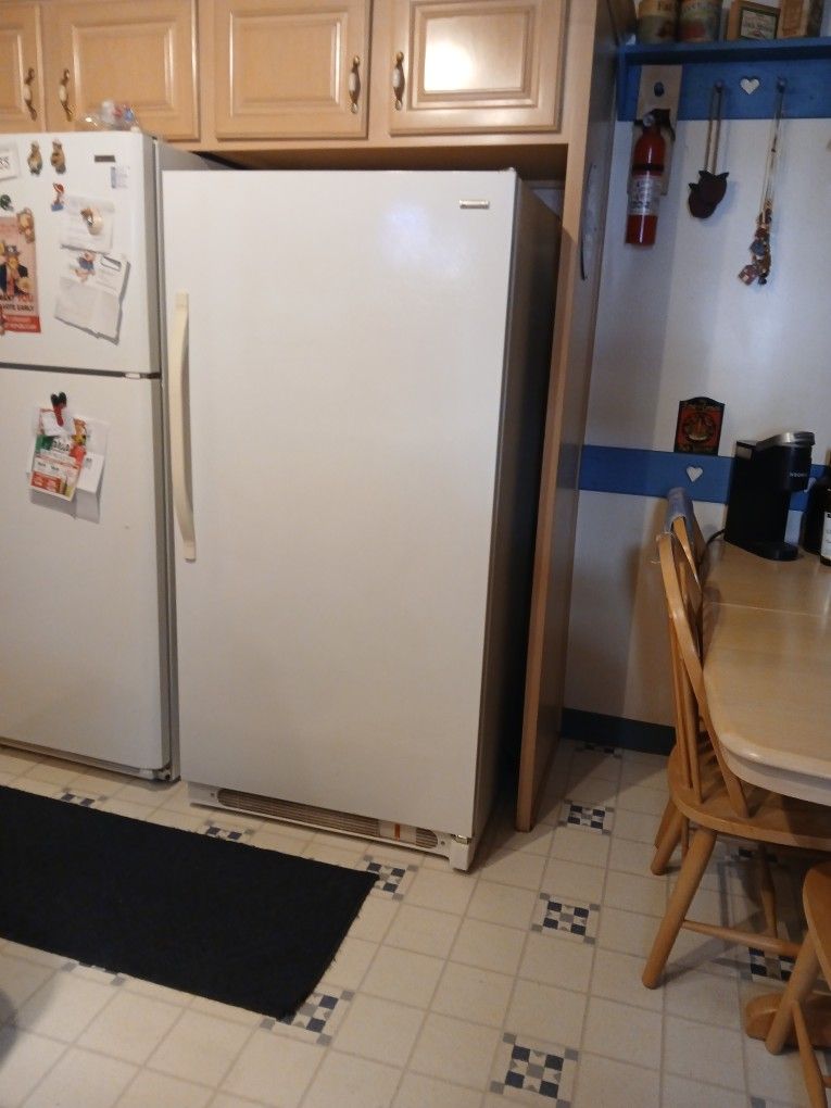 KENMORE FREEZER (WHITE)
