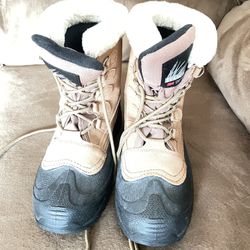 Women's Size 7 Itasca Snow Boot