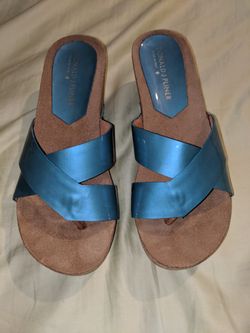 NEW IN BOX Ladies "DONALD J PLINER" Wedge Sandals, Turquoise, Size 9 - MADE IN ITALY