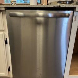 Frigidaire Dishwasher 23.5w x33.5in H