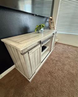 Big tv stand Heavy like new