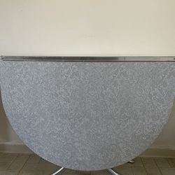 Kitchen/Dining Table