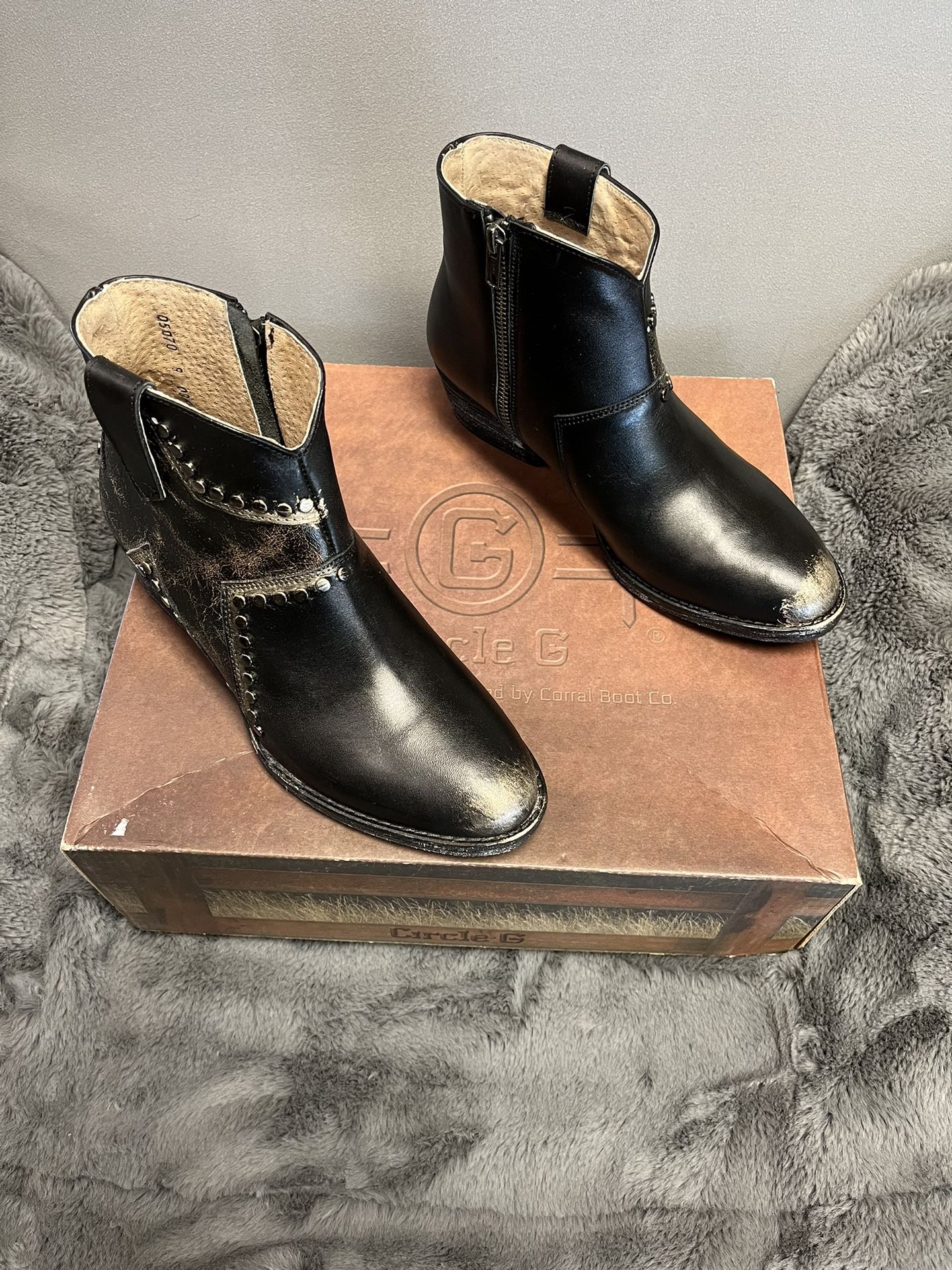 Brand New Corral Boots Women's Black Star Inlay and Studs Ankle