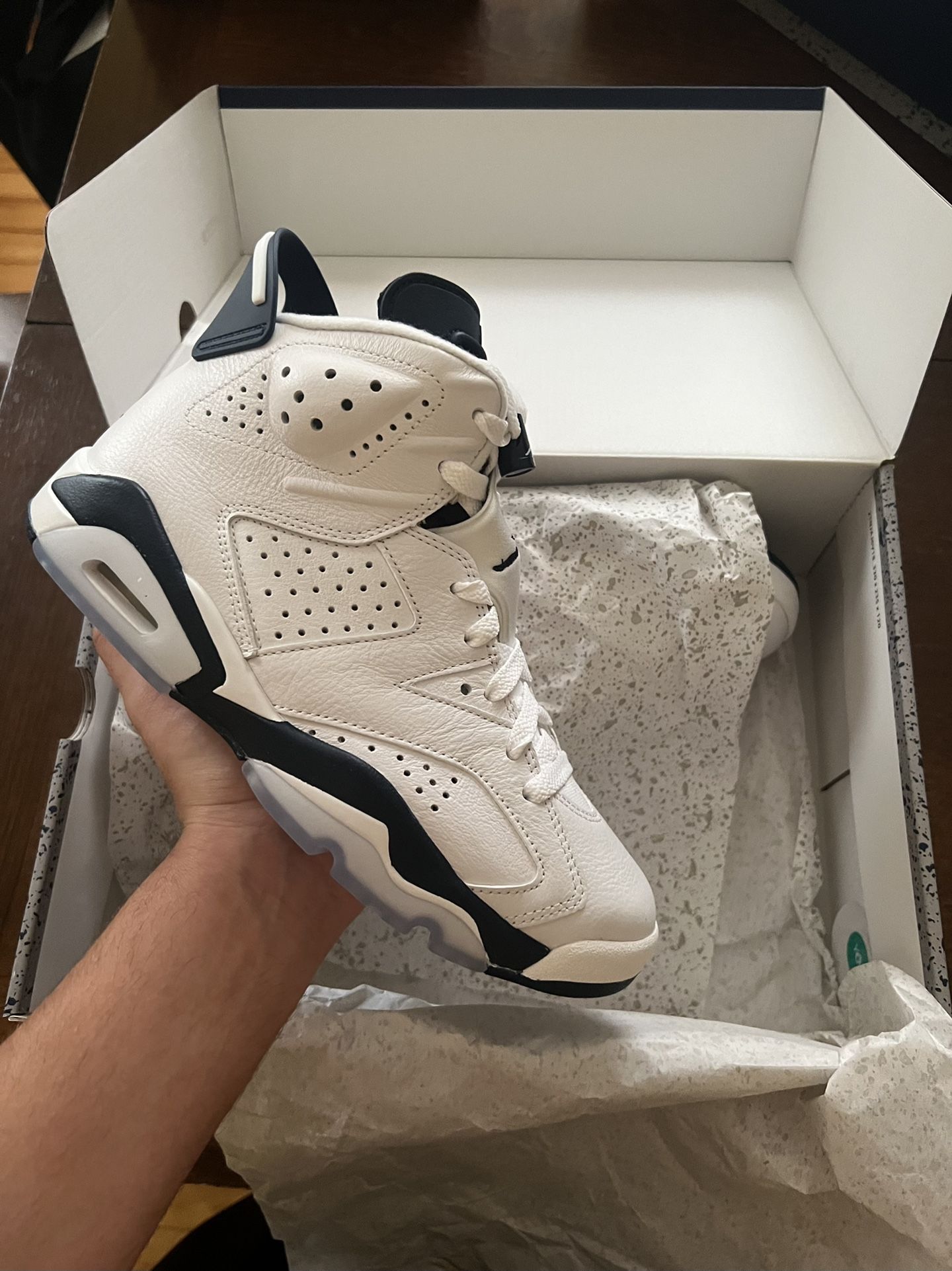 Jordan 6 Midnight Navy Size 6 MEN