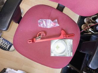 Carburetor throttle bracket