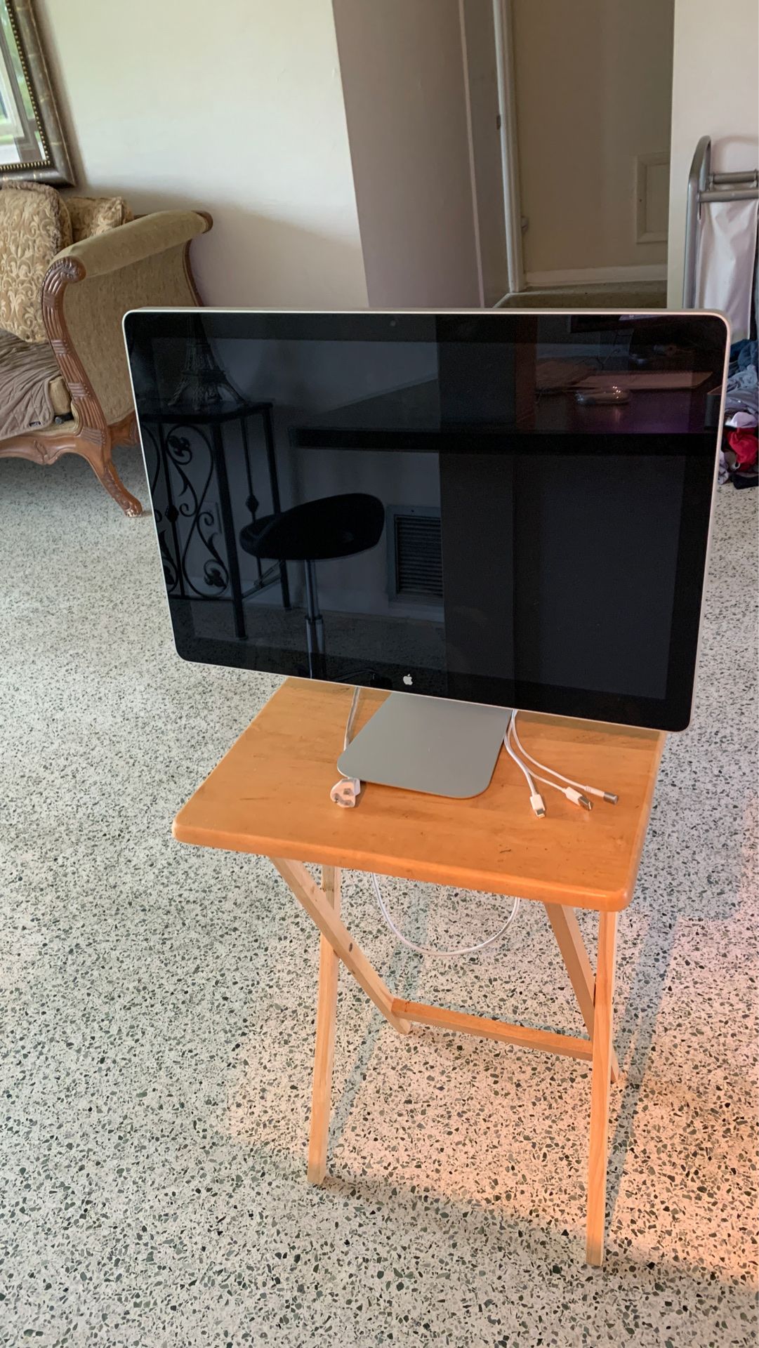 Apple Cinema 24 inch Monitor