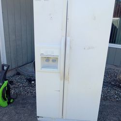 Kenmore Refrigerator/Freezer W/ Water And Ice 