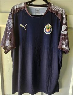 Puma Chivas Men's Soccer Tee features navy blue fabric with distinctive patterned sleeves.
Size US XXL 
Pre-owned 
Like new 
Super clean