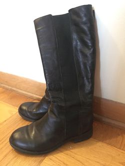 Leather boots. Size 8