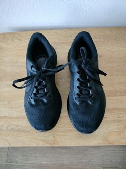 Women's/Girls Nike Tennis Shoes