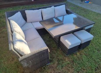 Outdoor Wicker 9 piece w Table
