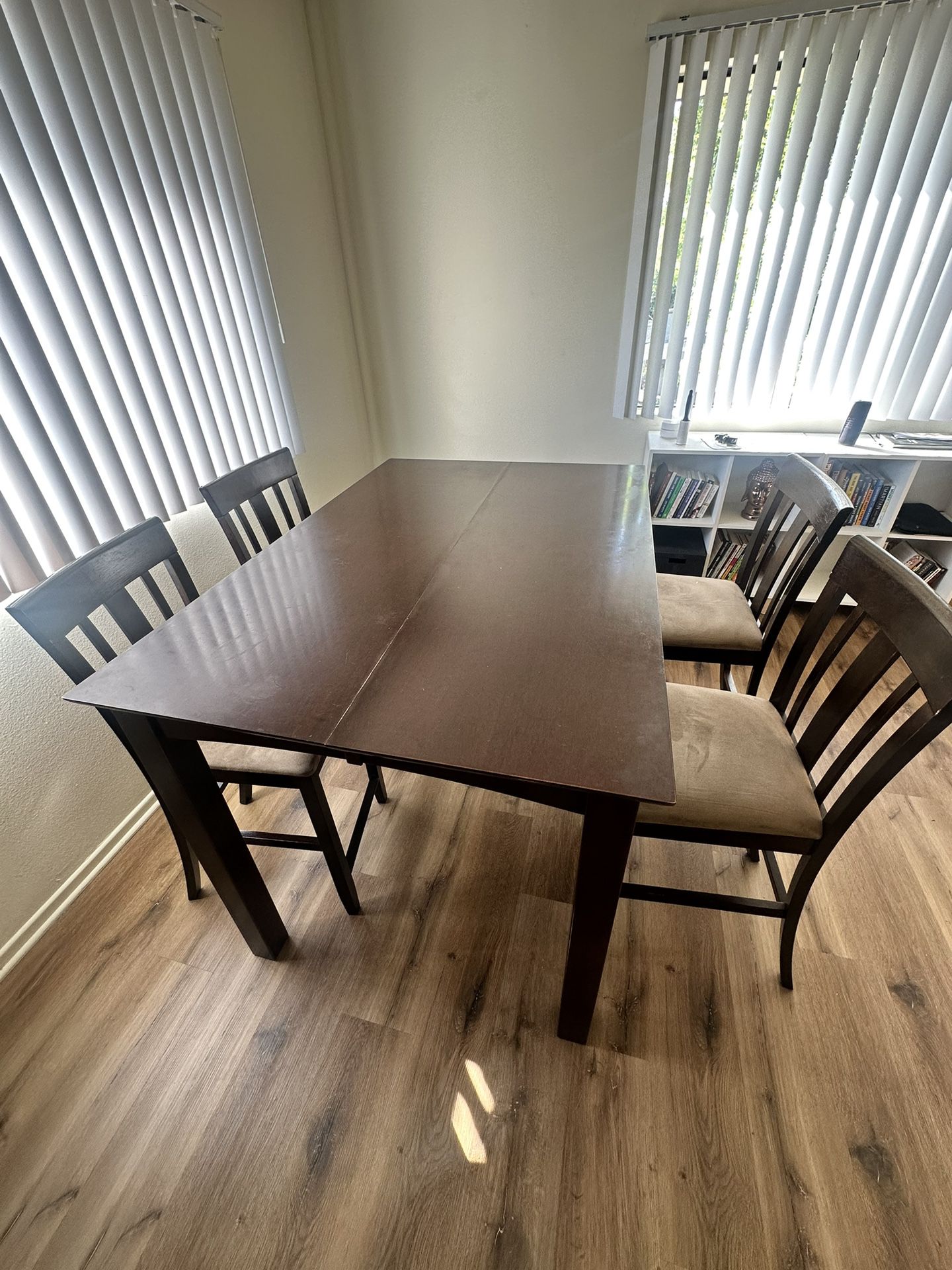 Dining table With 4 Chairs 