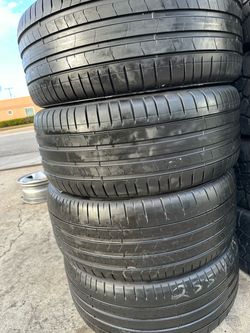 Vendo un set de llantas usadas 255/40r20 pirelli en buenas condiciones