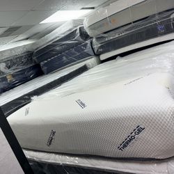 Queen Memory Foam Mattress Set 