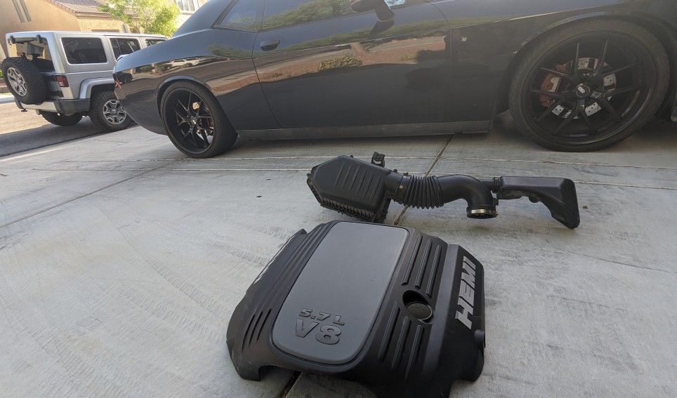 09-23 Brand New Dodge Challenger Hemi 5.7 L V8 Mopar Engine Cover. 11-19 Challenger 5.7 Hemi Motor Engine Intake Air Cleaner Filter Box Housing. OBO