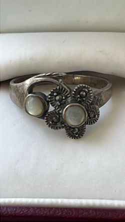 Silver Ring with Mother of Pearl Stones vintage