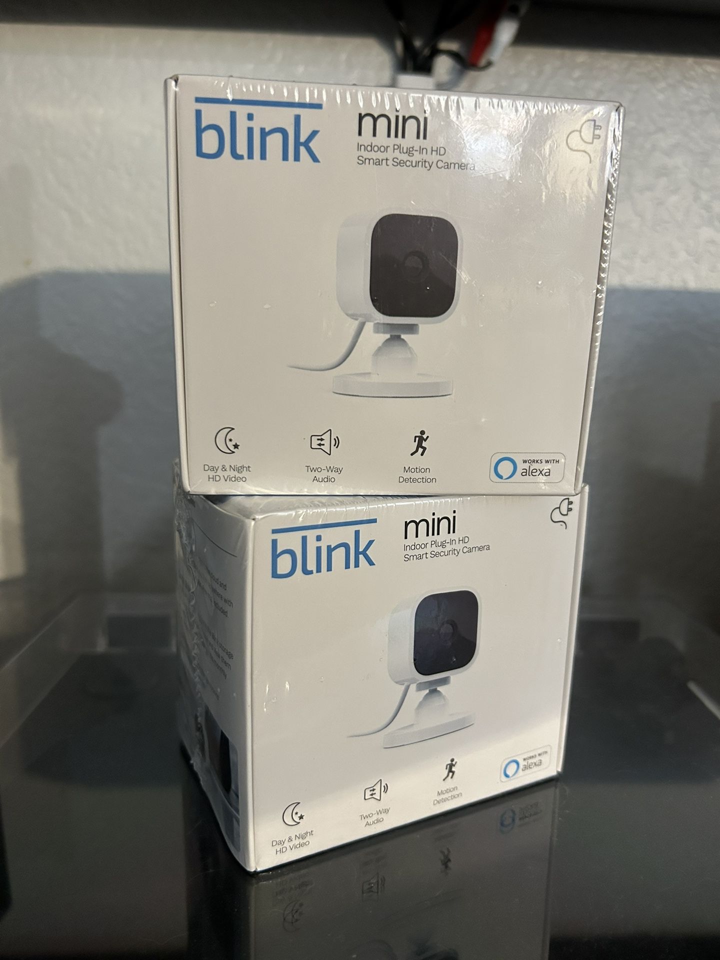 Blink Mini Camera Indoor (1) Wired 1080P Wi-FI Security - White - Motion Detection