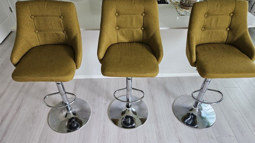 Selling 3 bar chairs