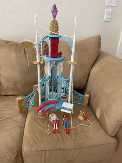 Super Hero Dolls And Play Set