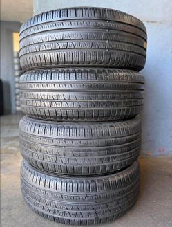 285/65/20 Pirelli 📍📍 Vendo un set de llantas con 80% de vida las 4 📍🌟