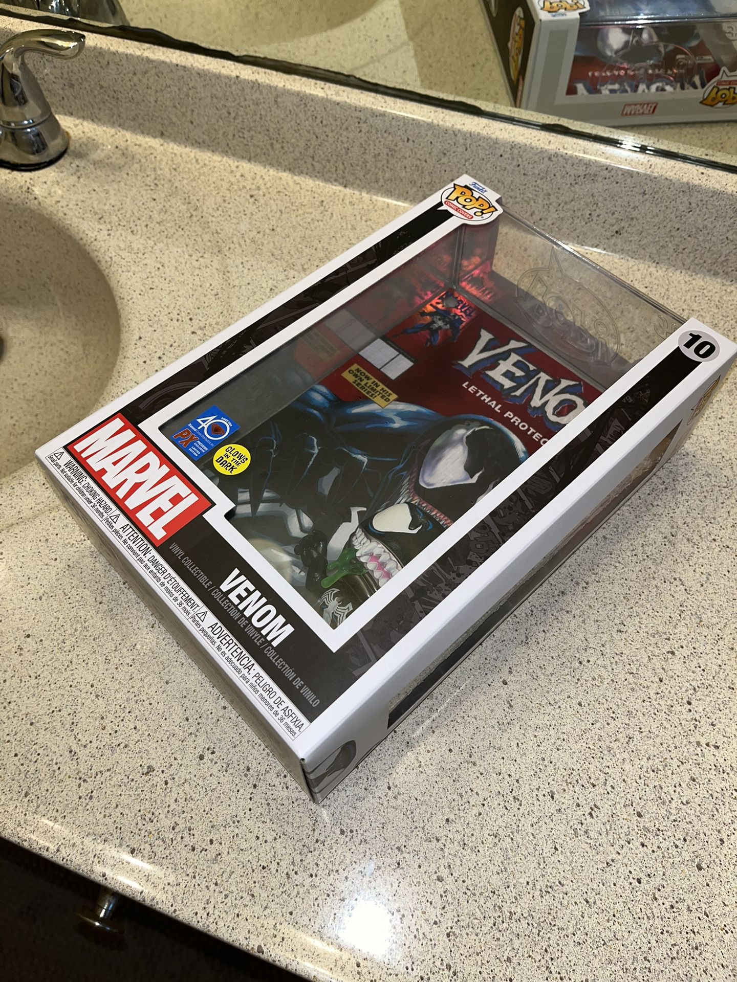 Funko Pop Marvel Venom With Comic Cover [Exclusive Limited Edition]