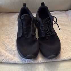Black Nike Roshe Runs 