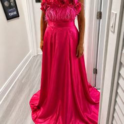 ✨ Luxury Evening Gown – Size M ✨