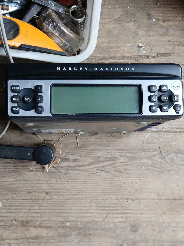 06 Road King HD radio
